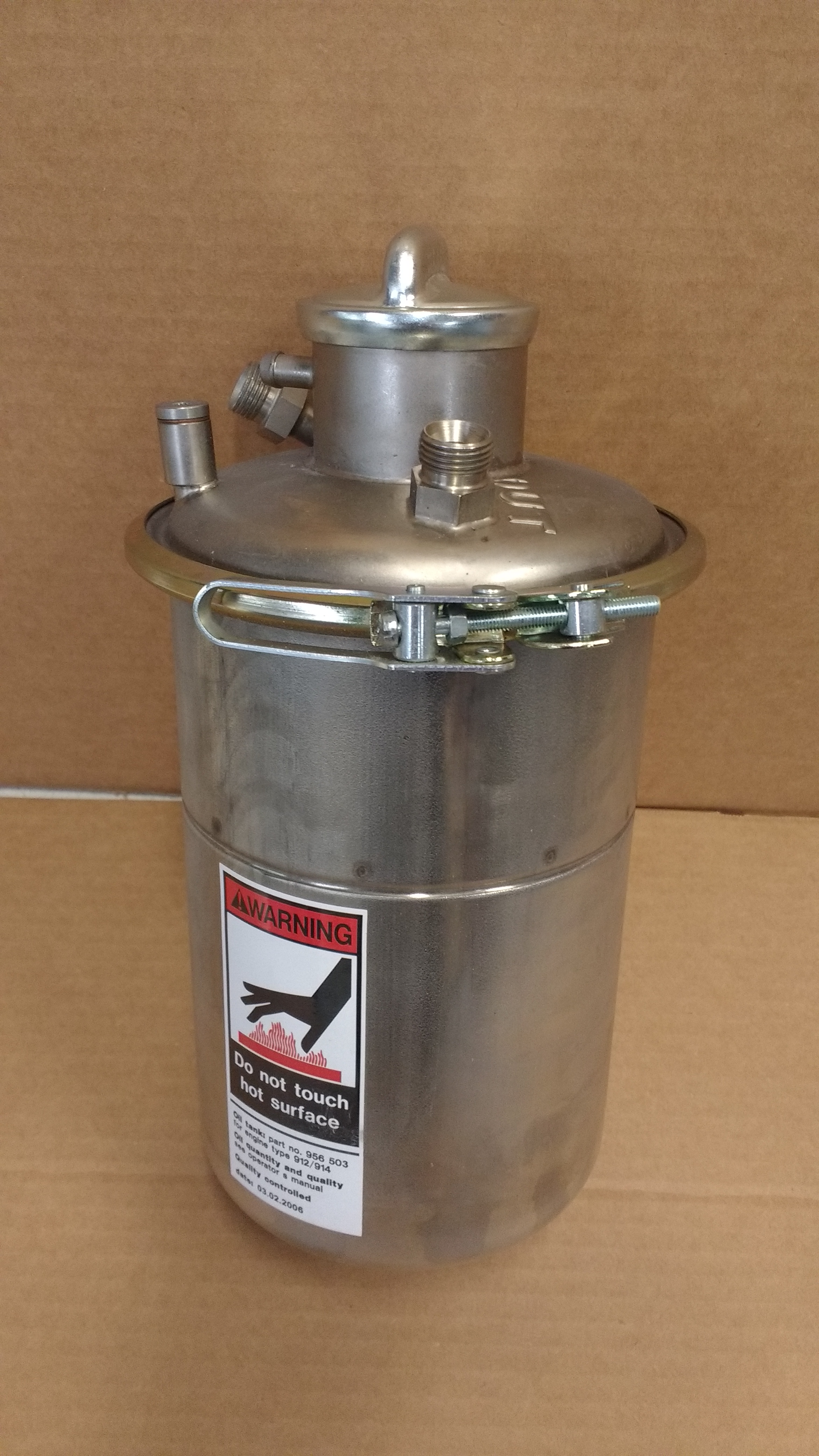 956503 NEW OIL TANK METRIC